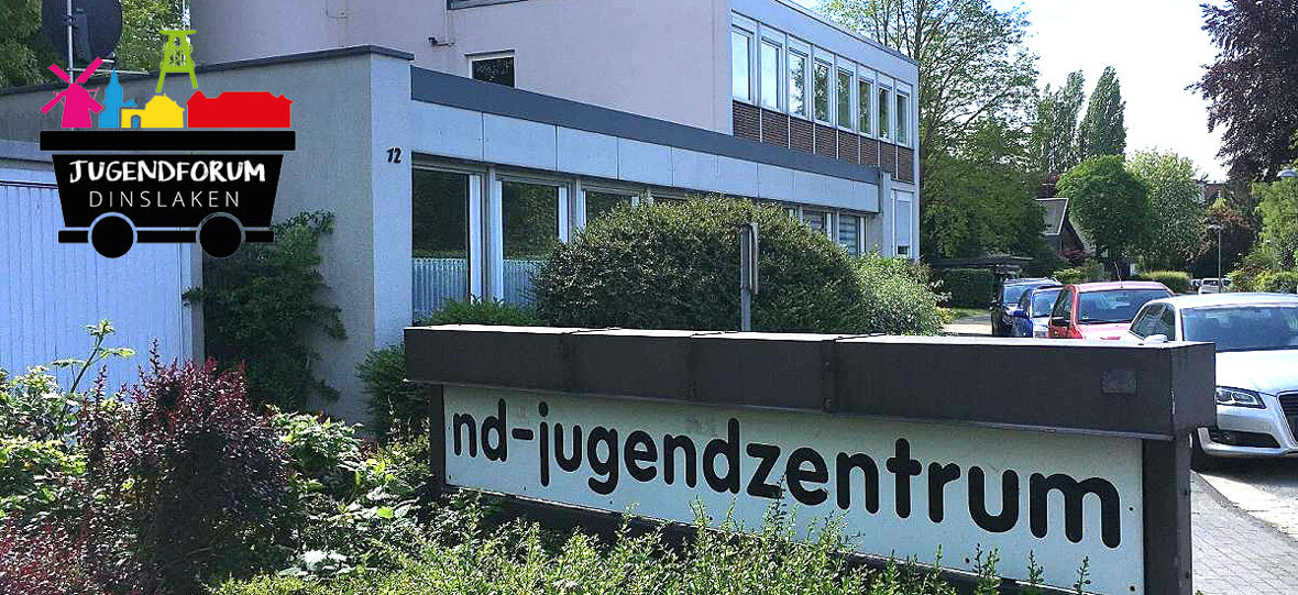 Das Foto zeigt das Gebäude des Jugendzentrum Dinslaken von der Straßenseite und das Logo des Jugendforum Dinslaken, dem Träger des Projektes